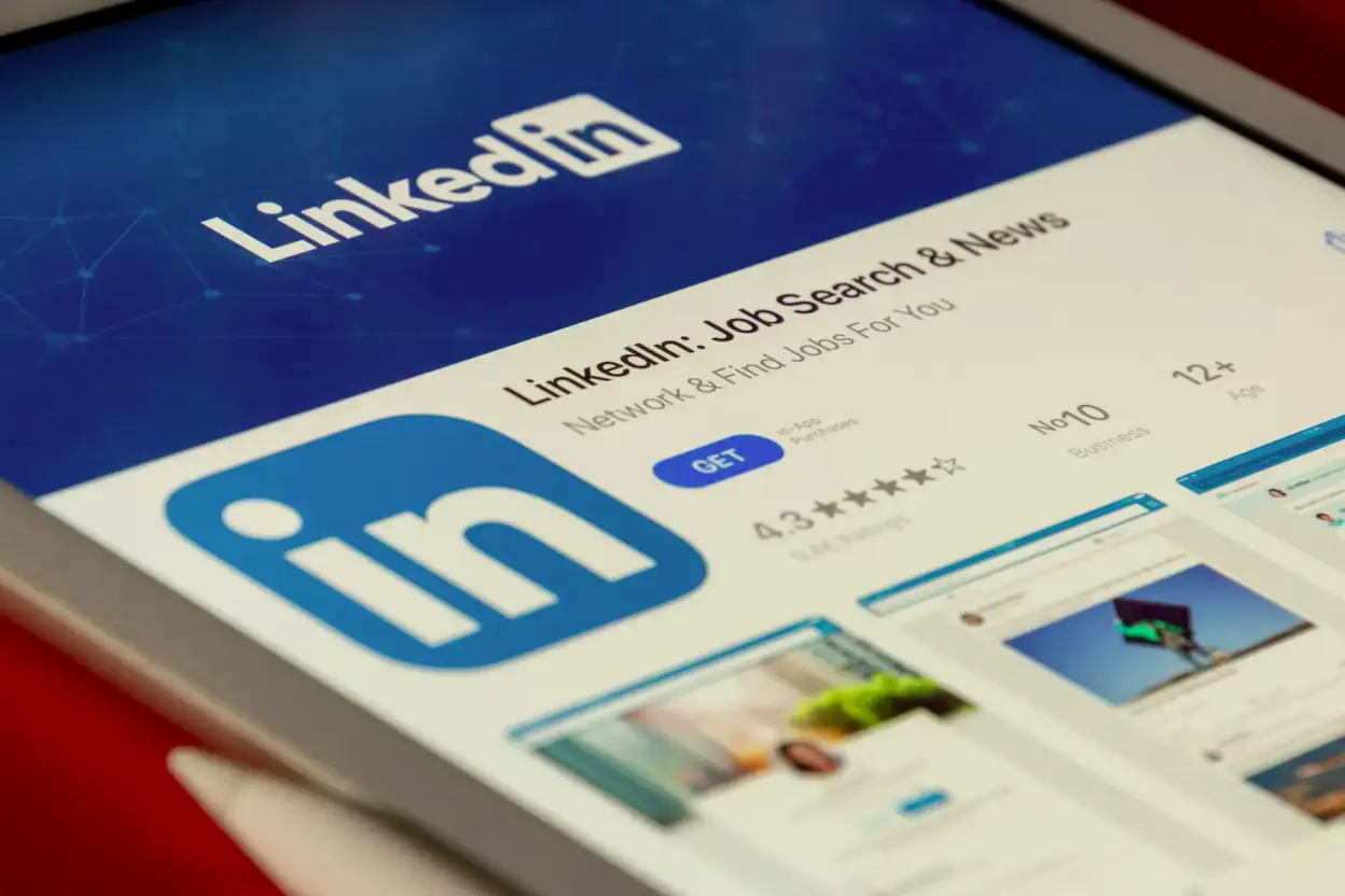 Navigating LinkedIn’s New Video Carousel: Tips for Effective Marketing