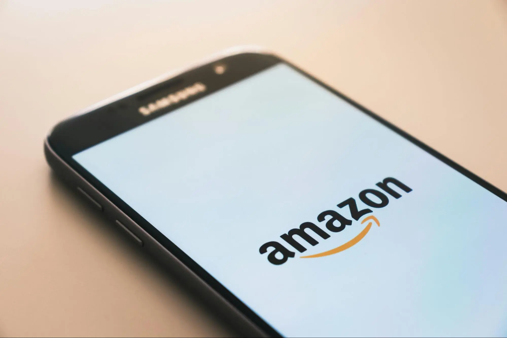 Amazon Ad Revenue Surges Despite Market Slowdown: Key Insights for Middle East Marketers.